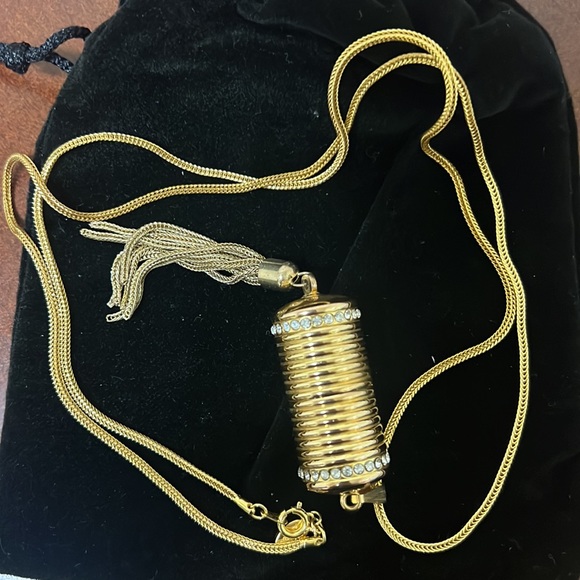 Joan Rivers necklace watch 14 inch gold tone chain. - Picture 2 of 3